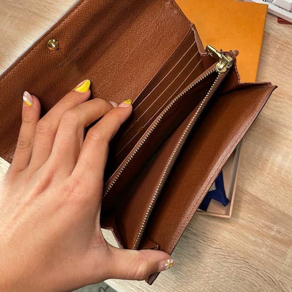 ⚠️⚠️SOLD⚠️⚠️LV Sarah Wallet (Authenticated by Mercari) - Picture 3 of 6